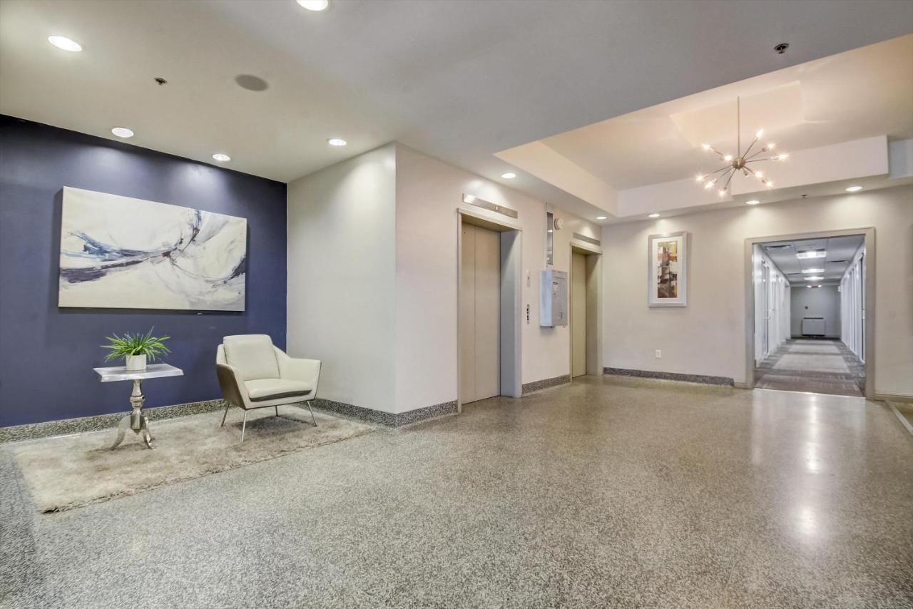 Frontdesk Vue At 3Rd St Apts Downtown 루이빌 외부 사진